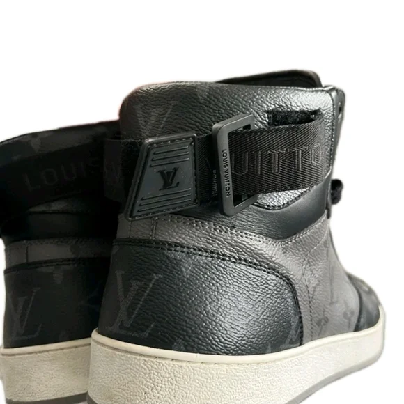 LOUIS VUITTON LV RIVOLI (UNISEX) SNEAKERS EU 40 US MENS 7.5 US WMNS SIZE 9 (EUC) - Picture 7 of 14